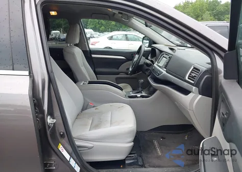 2015 Toyota Highlander Le V6 z USA, uszkodzony, nr VIN 5TDBKRFH5FS118393